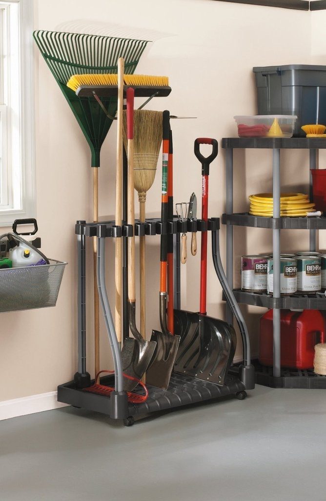 rubbermaid garden storage tool in shed